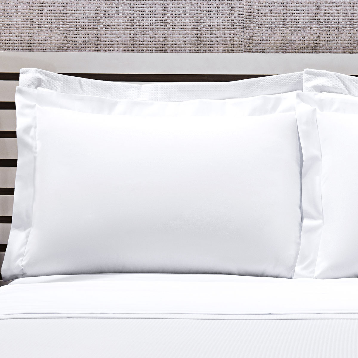 Fronha com 3 abas 200 fios misto branca - Classic Conamore Hotelaria