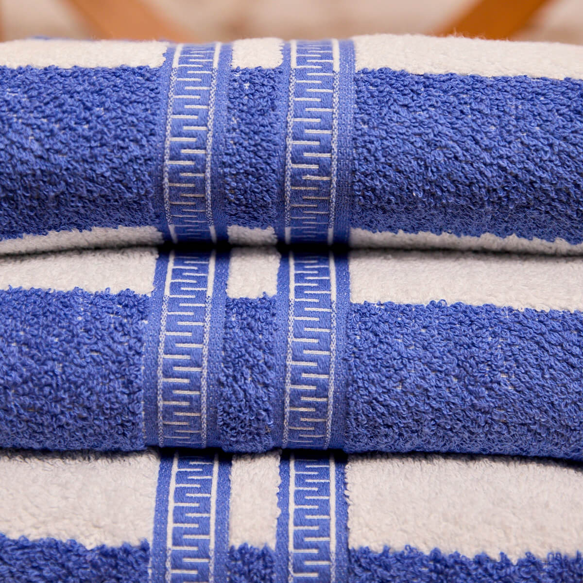 Toalha de Banho para Piscina Listrada Lined - Conamore